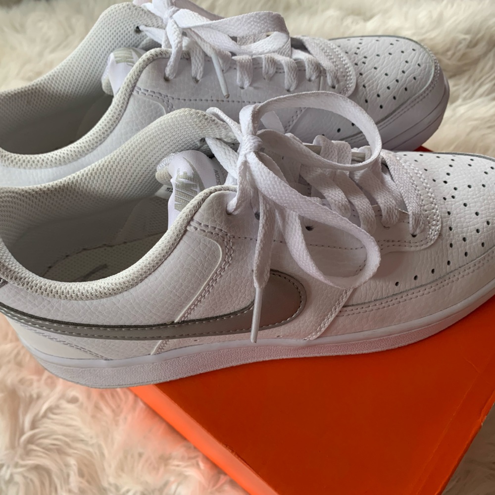 WMNS NIKE COURT VISION LOW